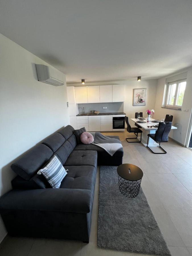 Apartman Ana Sveti Anton  エクステリア 写真